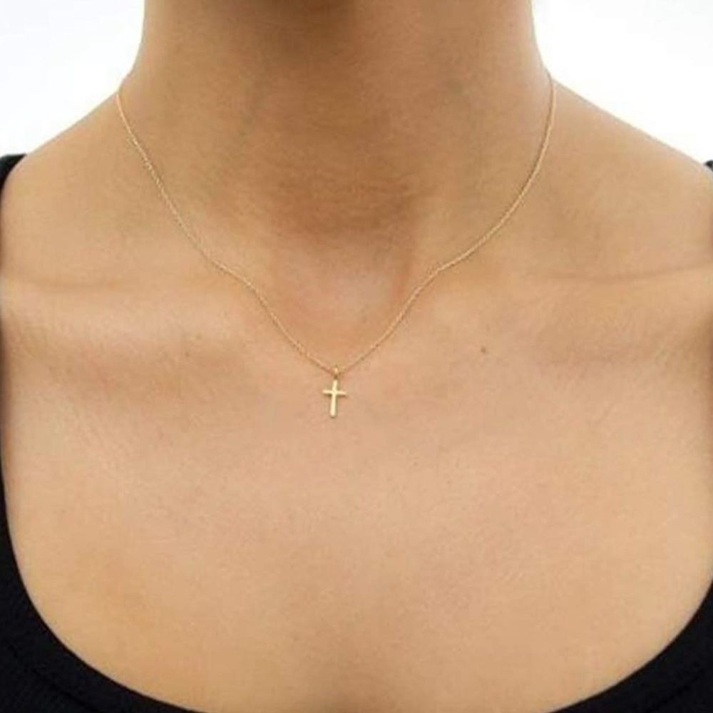 NWT Gold Cross Dainty Necklace - Picture 3 of 4